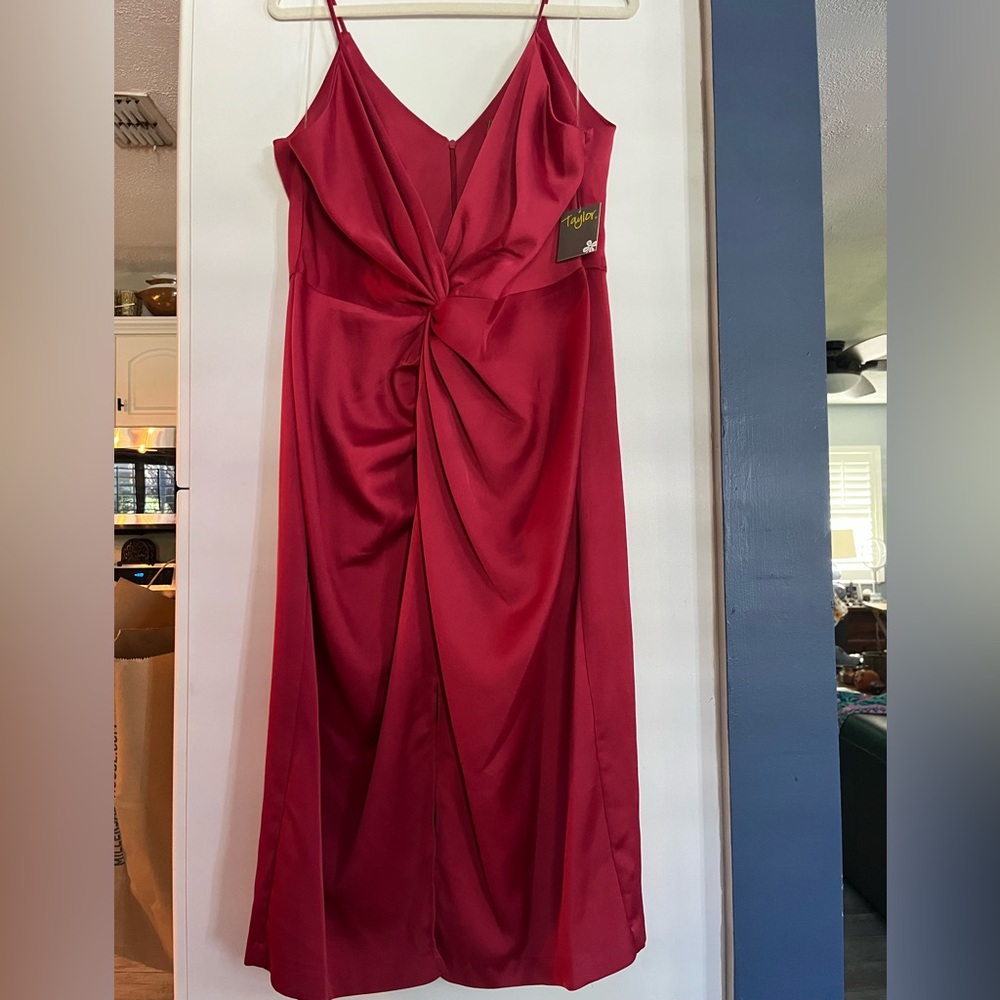 Taylor Women's Crimson Midi Dress NWT